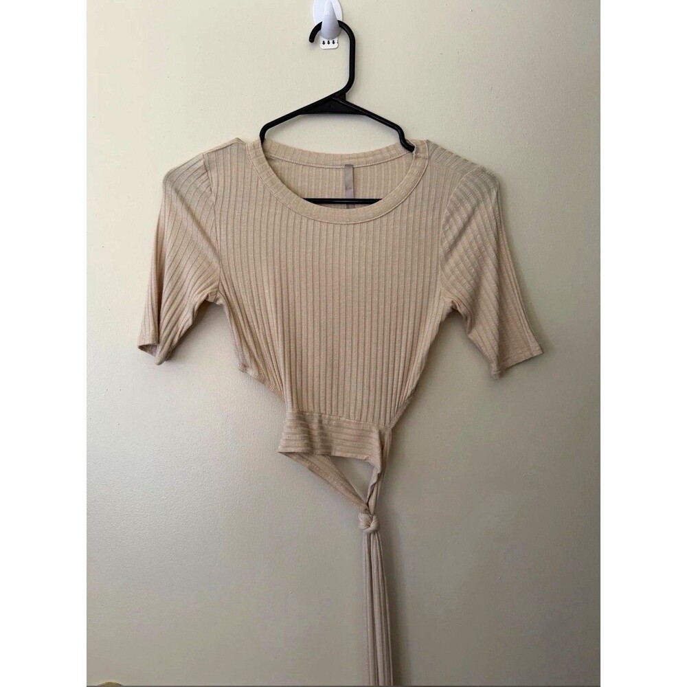 Women’s Beige Ribbed Knit Tie-Front Cropped Short Sleeve Round Neck Top
